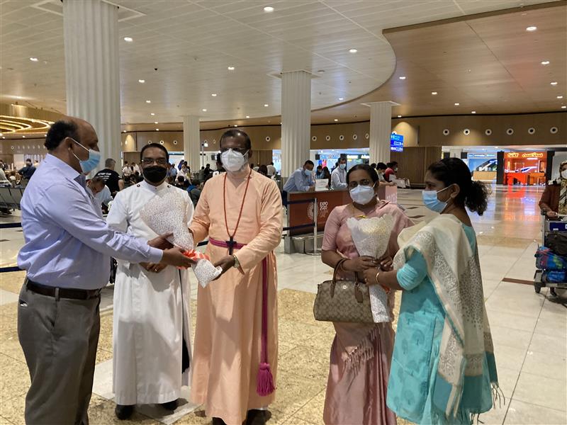 01.12.2021 Bishop Rt. Rev. Dr. Malayil Sabu Koshy Cherian and Dr. Jessy Sara Koshy Kochamma welcomed at the Dubai Airport