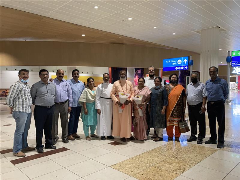 01.12.2021 Bishop Rt. Rev. Dr. Malayil Sabu Koshy Cherian and Dr. Jessy Sara Koshy Kochamma welcomed at the Dubai Airport